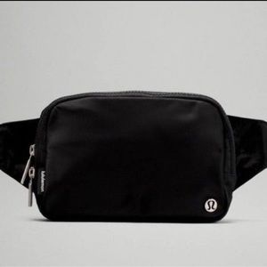 NTW LULULEMON everywhere belt bag 2L black